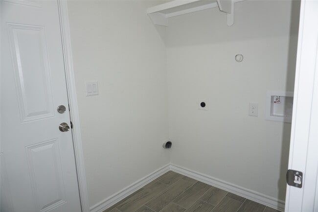 Building Photo - 9980 Calendar St