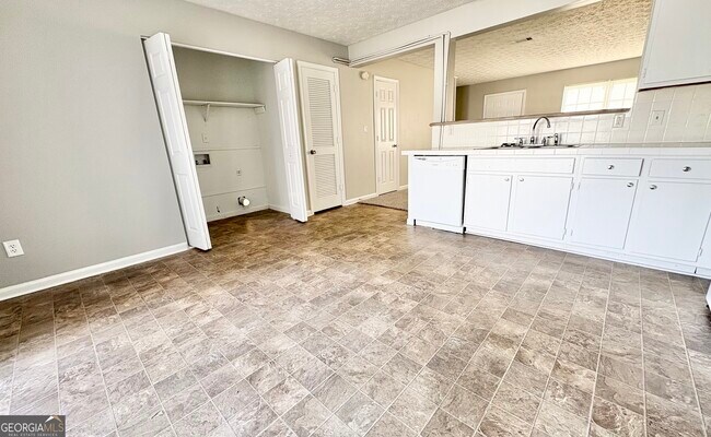Building Photo - 408 Bainbridge Dr