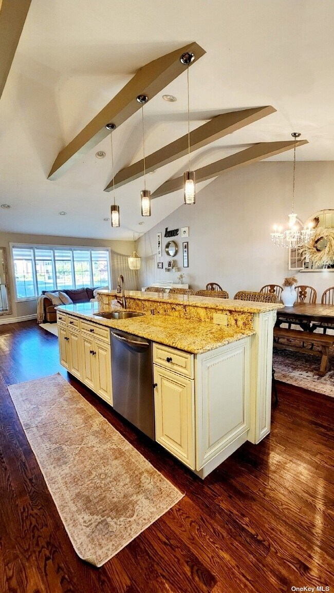 Building Photo - 350 Linden St