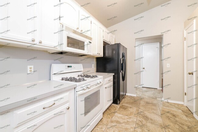Building Photo - 1708 Garcia Ave
