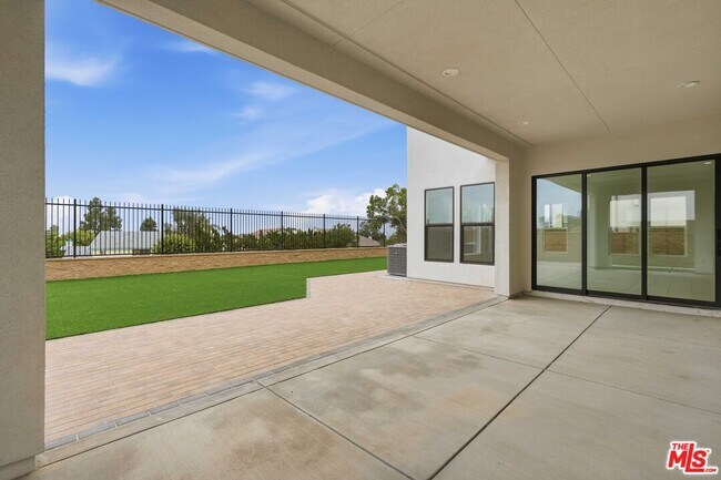 Building Photo - 20568 Edgewood Ct