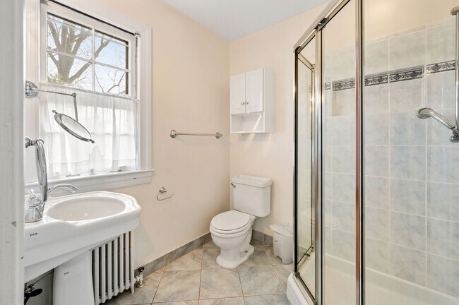 Building Photo - 5325 Chevy Chase Pky NW