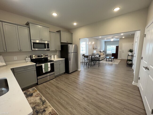 Building Photo - 2 br, 2.5 bath House - 3704 S Mebane St