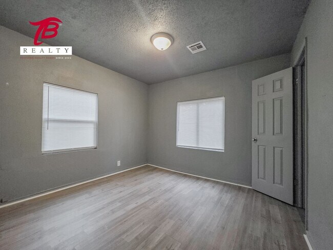 Building Photo - Charming 3 Bed home for lease!