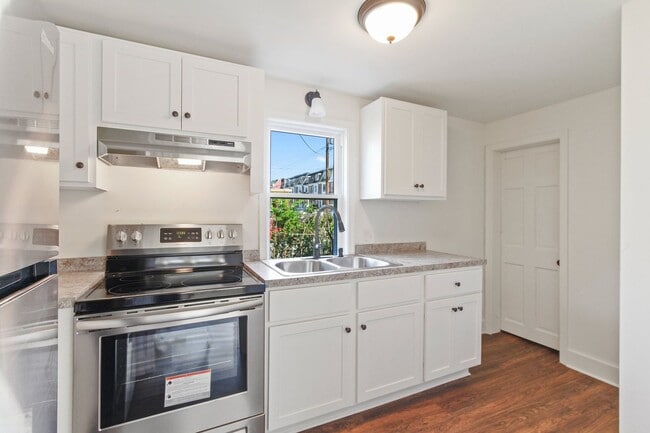 Building Photo - Cozy 3 Bedroom, 1.5 Bath Single Family Home!