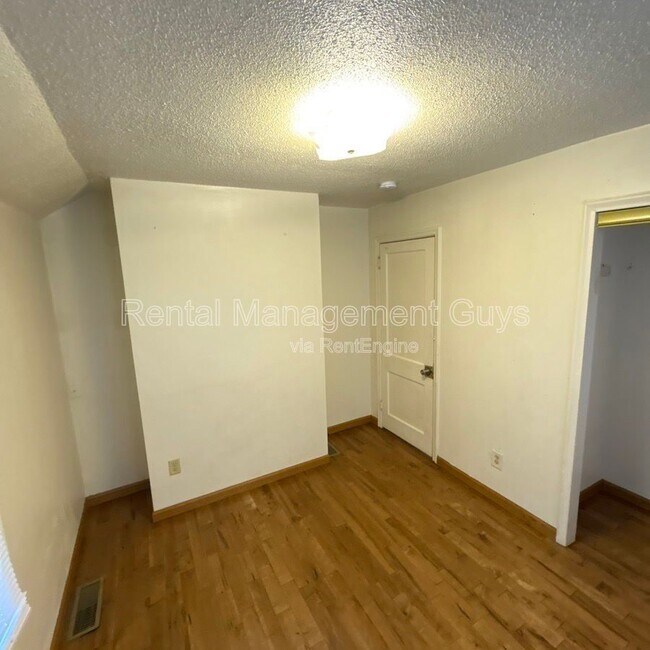 Building Photo - 3955 N Girard Ave