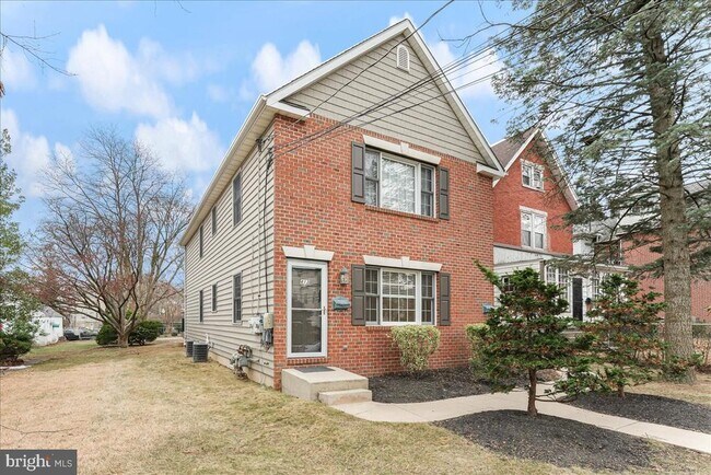 Building Photo - 413 N Orange St