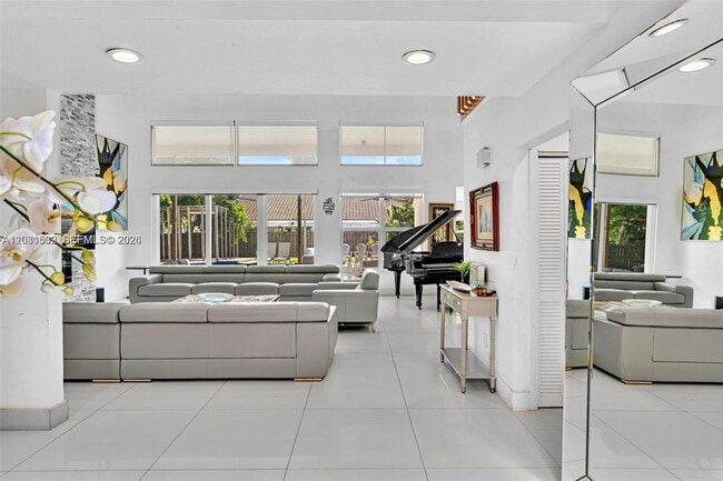 Building Photo - 3877 Bimini Ave