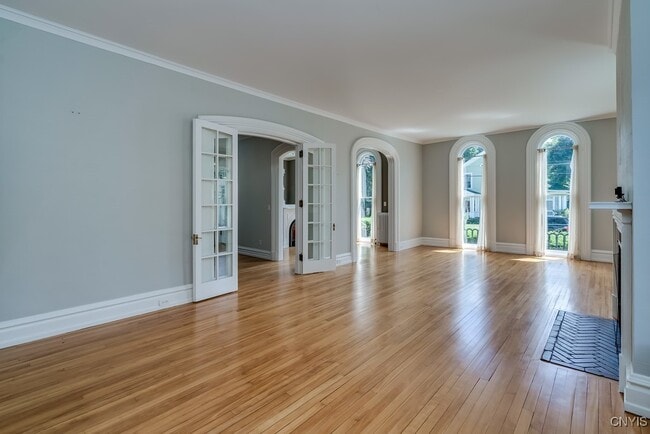 Building Photo - 160 Ten Eyck St