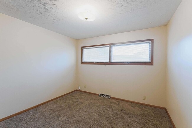 Building Photo - 375 S 44th St