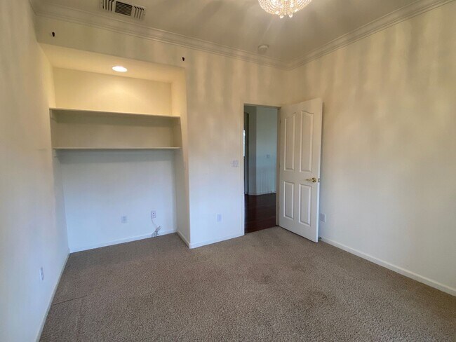 Building Photo - CLEAN AND SPACIOUS 4 BED, 2.5 BATH WITH COVERED BACK PATIO AND LUSH LANDSCAPING IN WESTLAKE COMMU...