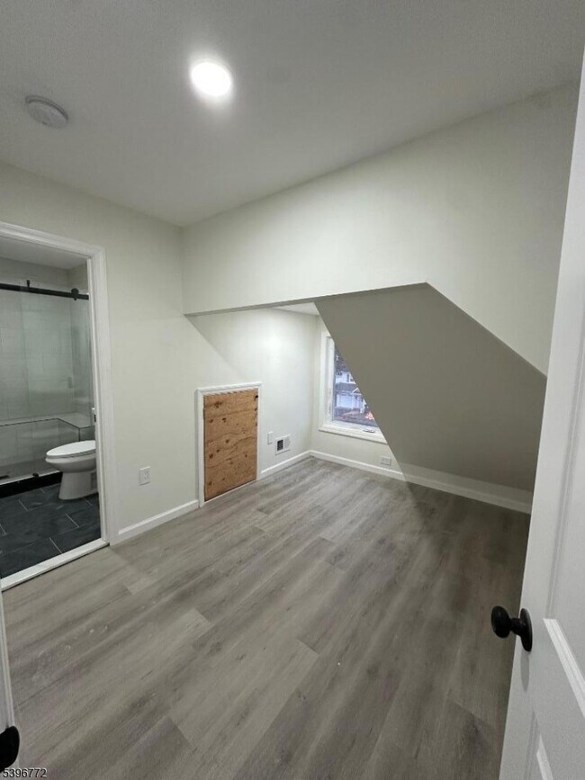 Building Photo - 112 Fairview Ave