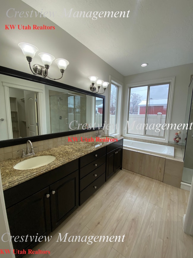 Building Photo - Charming 3 Bed, 2 Bath Home in South Salt Lake!