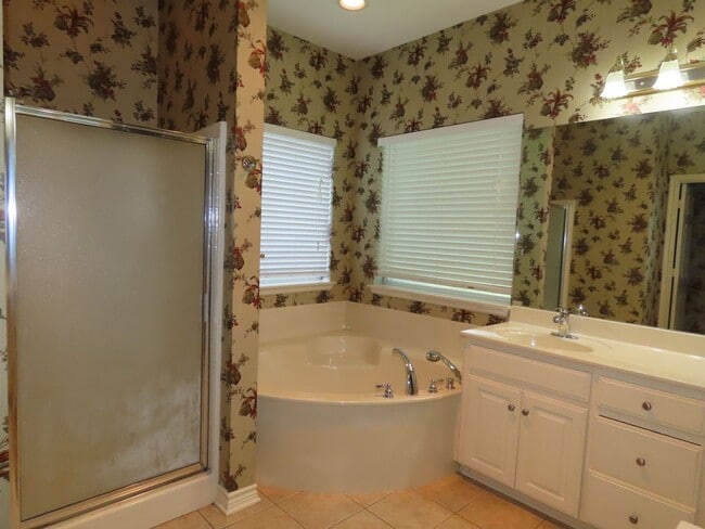 Building Photo - Cozy 3 Bedroom 2 Bathroom In Tyler!!