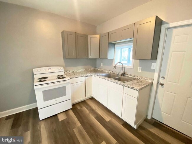 Building Photo - 3050 Hartville St