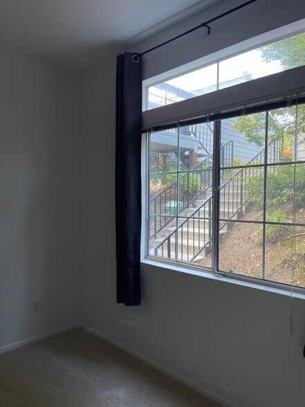 Building Photo - 8110 Mountain View Dr