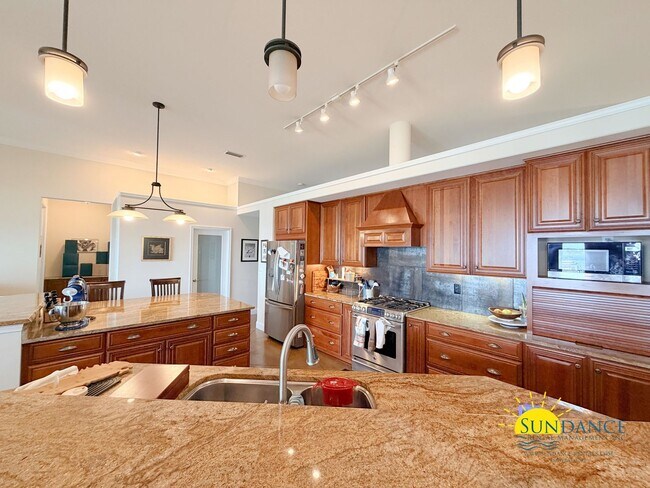 Building Photo - Beautiful Waterfront Property Near The Pallet Bar, Convenience Stores & Goofy Golf!