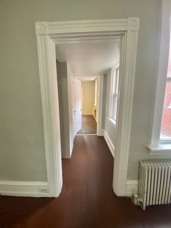 Building Photo - 714 E King St