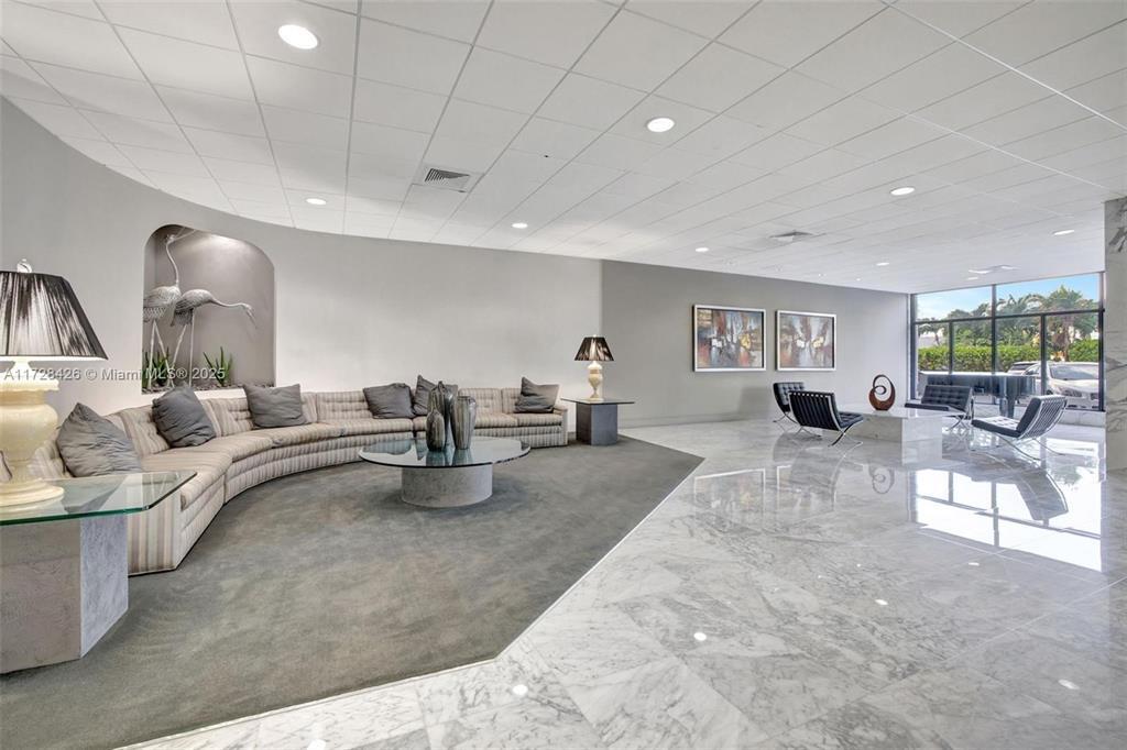 Building Photo - 3015 N Ocean Blvd