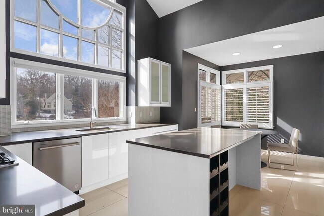 Building Photo - 1460 Waterfront Rd