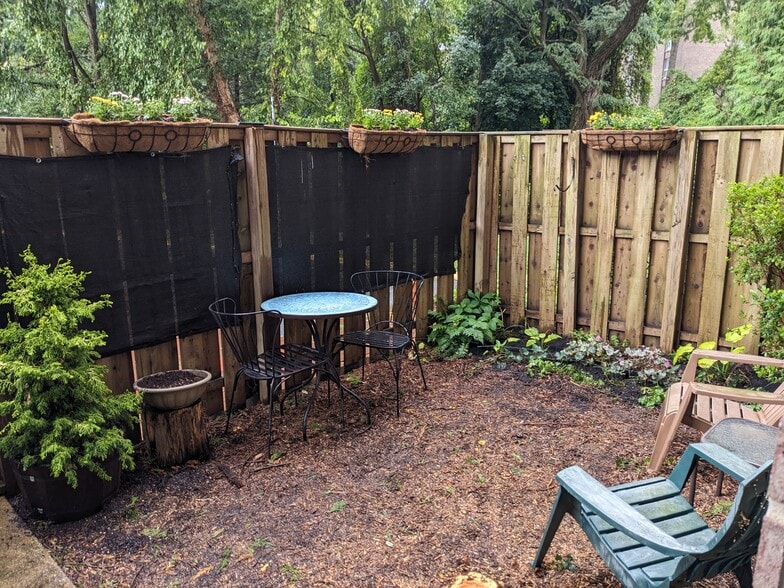 Private patio and garden - 575 Thayer Ave