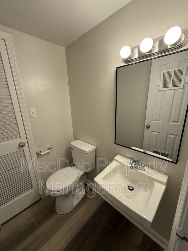 Building Photo - 4 Manchester Ct