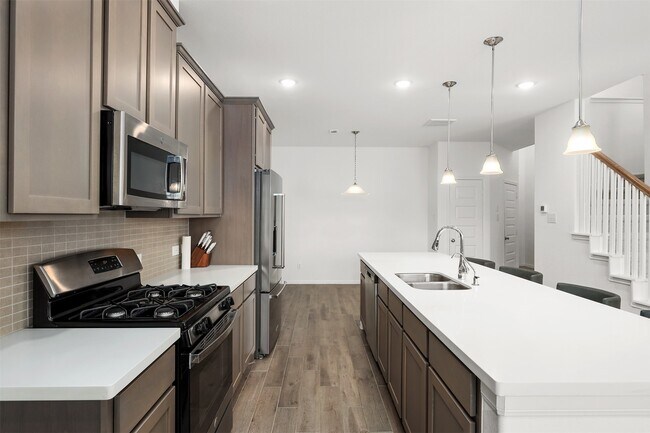 Building Photo - 7449 Hinsdale Dr