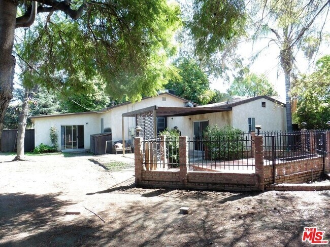 Building Photo - 5723 Stansbury Ave