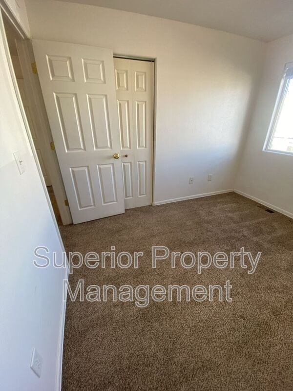 Building Photo - 623 W 2nd St