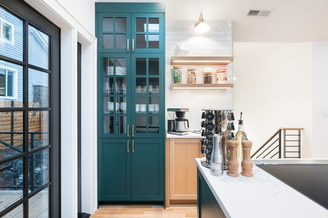 Building Photo - 2453 4th Ave W