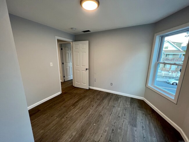 Building Photo - 415 Hollister Ave