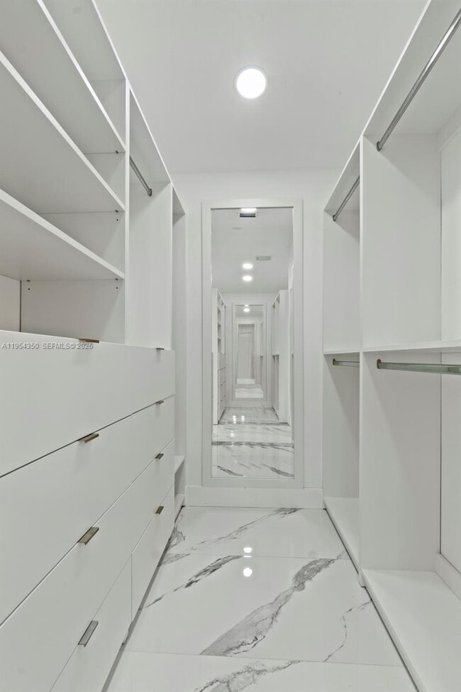 Building Photo - 6357 Brava Way