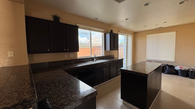 Building Photo - AVAILABLE! OPEN HOUSE Friday 2/26/26 at 5:30-6:30 pm