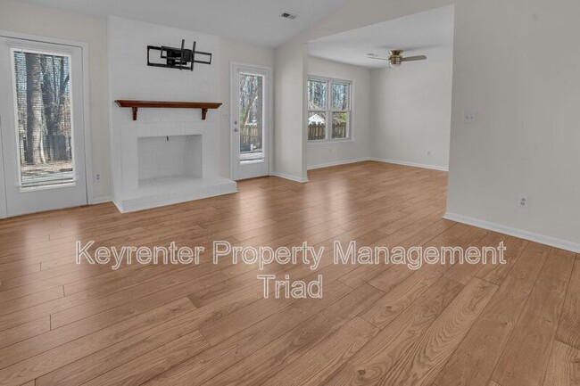 Building Photo - 5110 N Oaks Dr