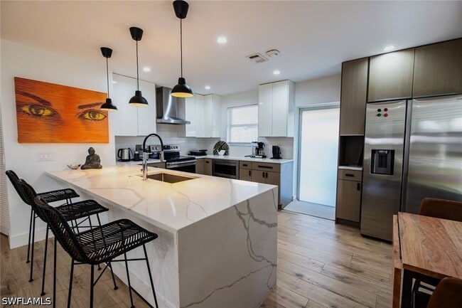 Building Photo - 811 94th Ave N