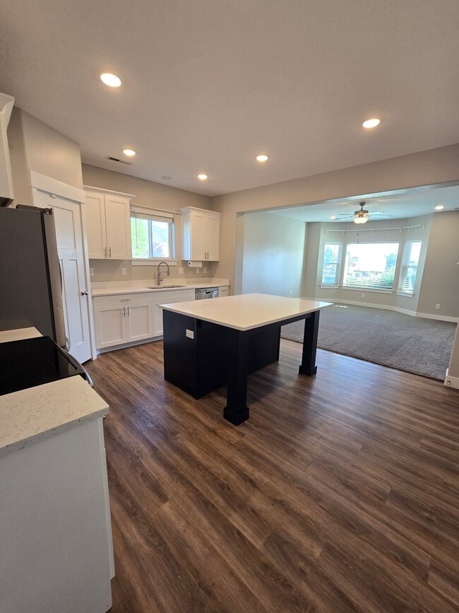 Building Photo - 1720 Stone Creek Way