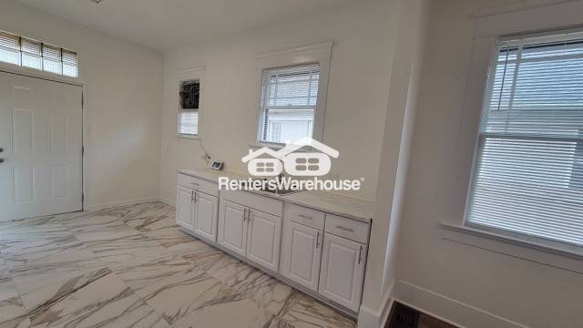 Building Photo - 517 Wabash Ave NE