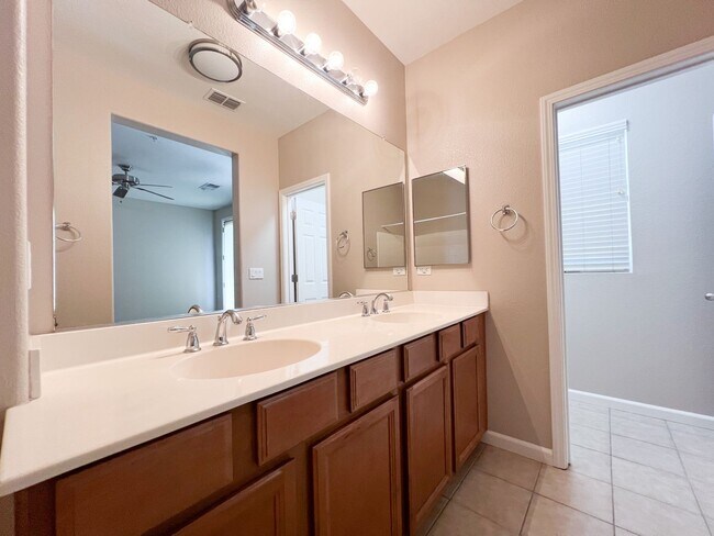 Building Photo - 8344 Crystal Walk Cir
