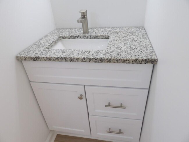 Building Photo - 4116 Horseshoe Rd N