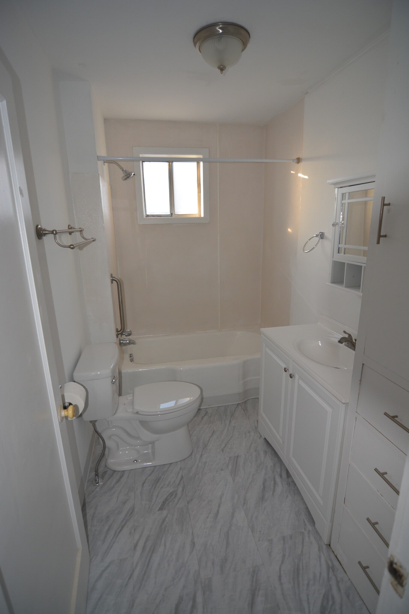 Building Photo - 316 W North 4th St