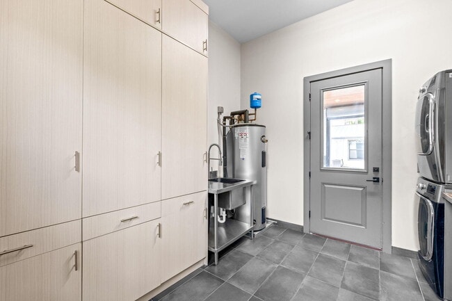 Building Photo - 13155 Southfields Rd