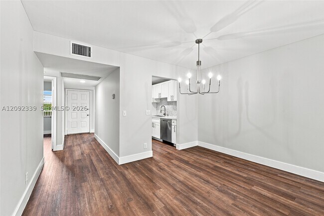 Building Photo - 1400 SW 124th Terrace