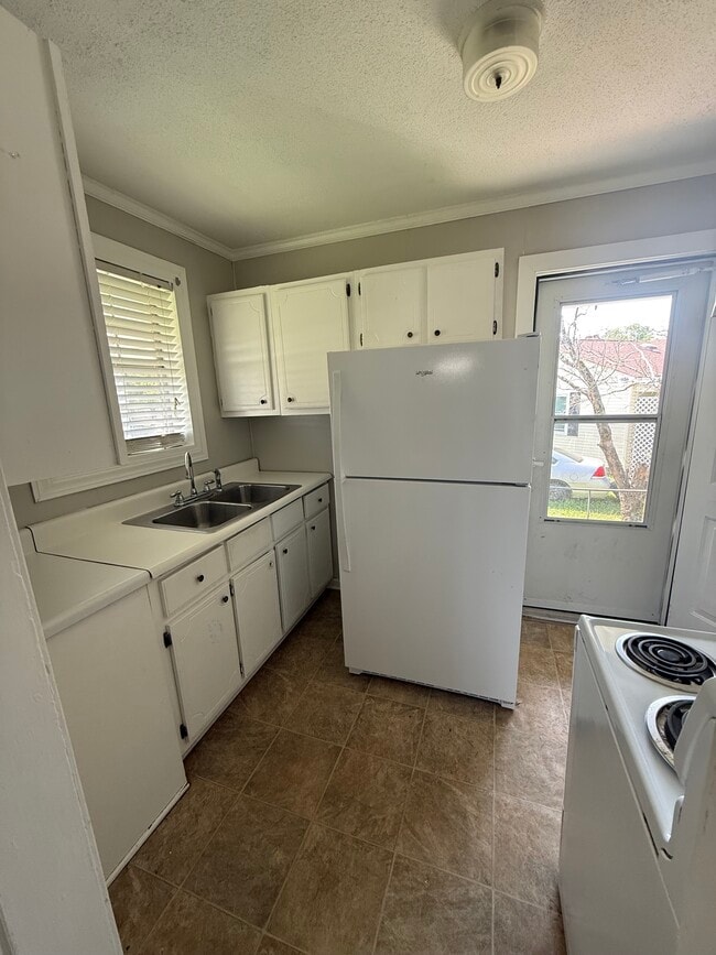 Building Photo - AANM Investments Oakwood Blvd