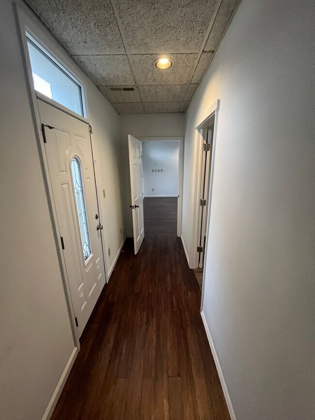 Building Photo - 243 W Vine St