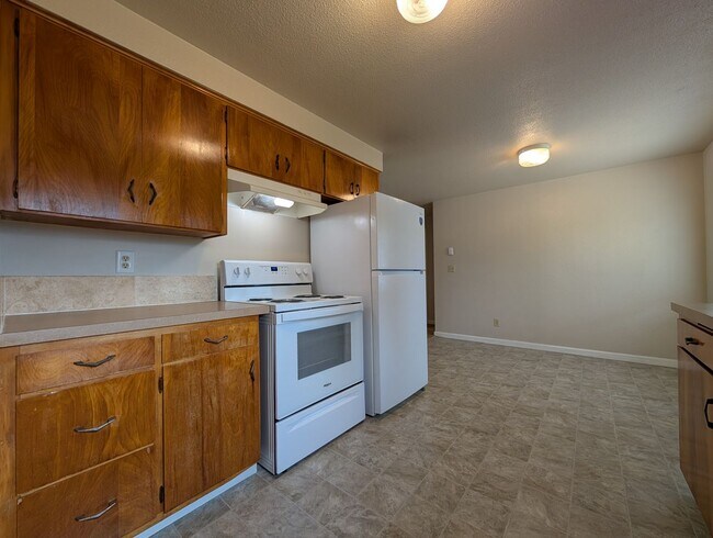 Building Photo - Nice 2 bed/1 bath duplex off River Road