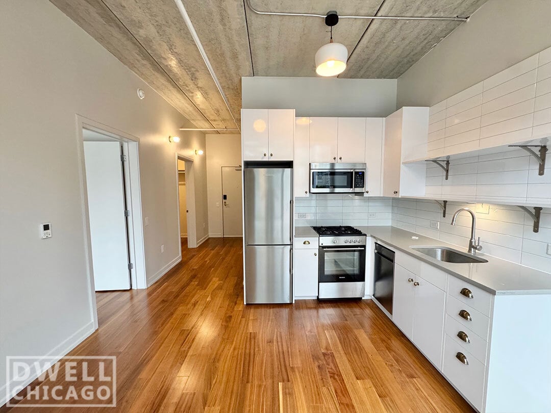 Building Photo - 640 N La Salle Dr