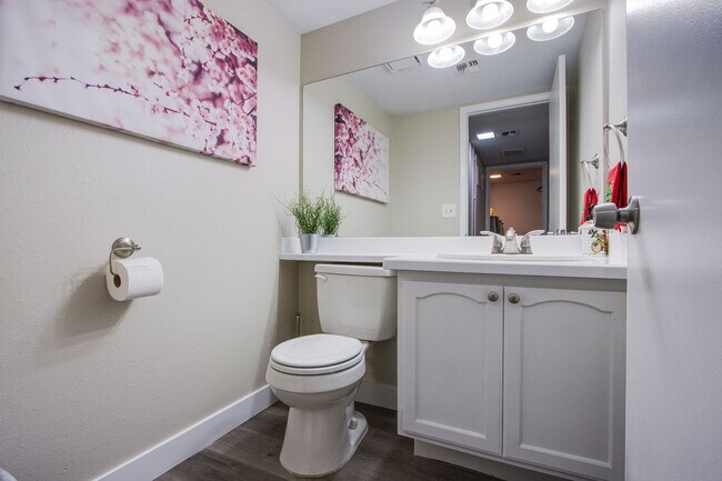 Building Photo - Spacious, Stylish, and Fully Furnished – L...