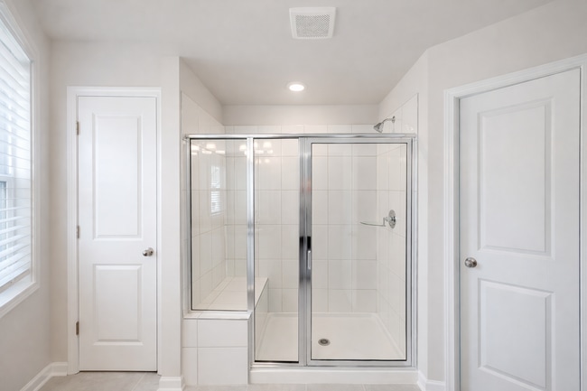 Building Photo - **6 Month Lease**New Construction -Hendersonville Townhome