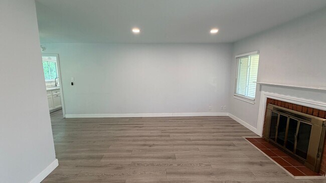 Building Photo - Pleasant Hill! Beautiful remolded 3 bedroom 1 bath single family home excellent neighborhood!