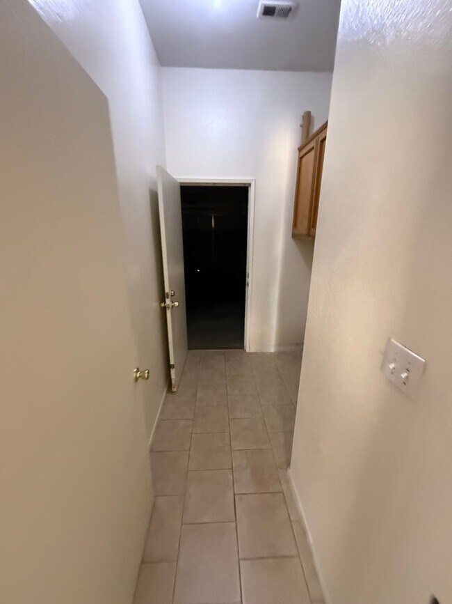 Building Photo - 10612 Tivoli Ct